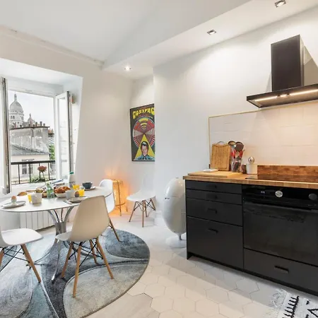 Vue Magnifique Sur Le Sacré Cœur. Parigi