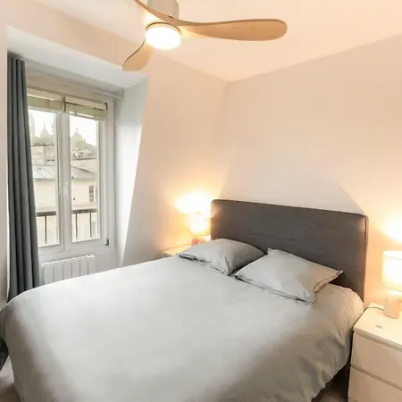 Vue Magnifique Sur Le Sacré Cœur.