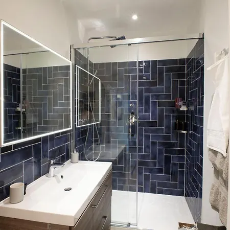 Vue Magnifique Sur Le Sacré Cœur. Appartamento *